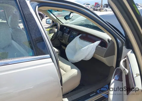 2004 Lincoln Town Car Signature from USA, damaged, VIN 1LNHM81W04Y641354